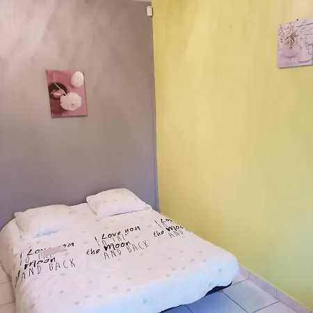 فندق مبيت وإفطار Les Chambres D Hotes Fleuries De La Jardinerie D *